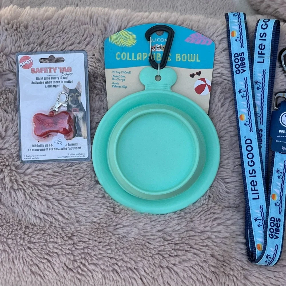 Life is Good Blue Dog Leash and Alcon Green Collapsible Bowl Set safety light